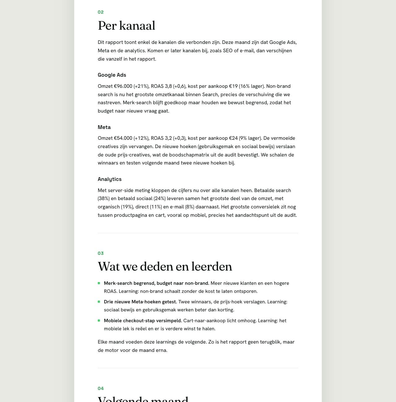 Preview van een automatisch gegenereerd maandrapport: duiding per kanaal en wat er geleerd is